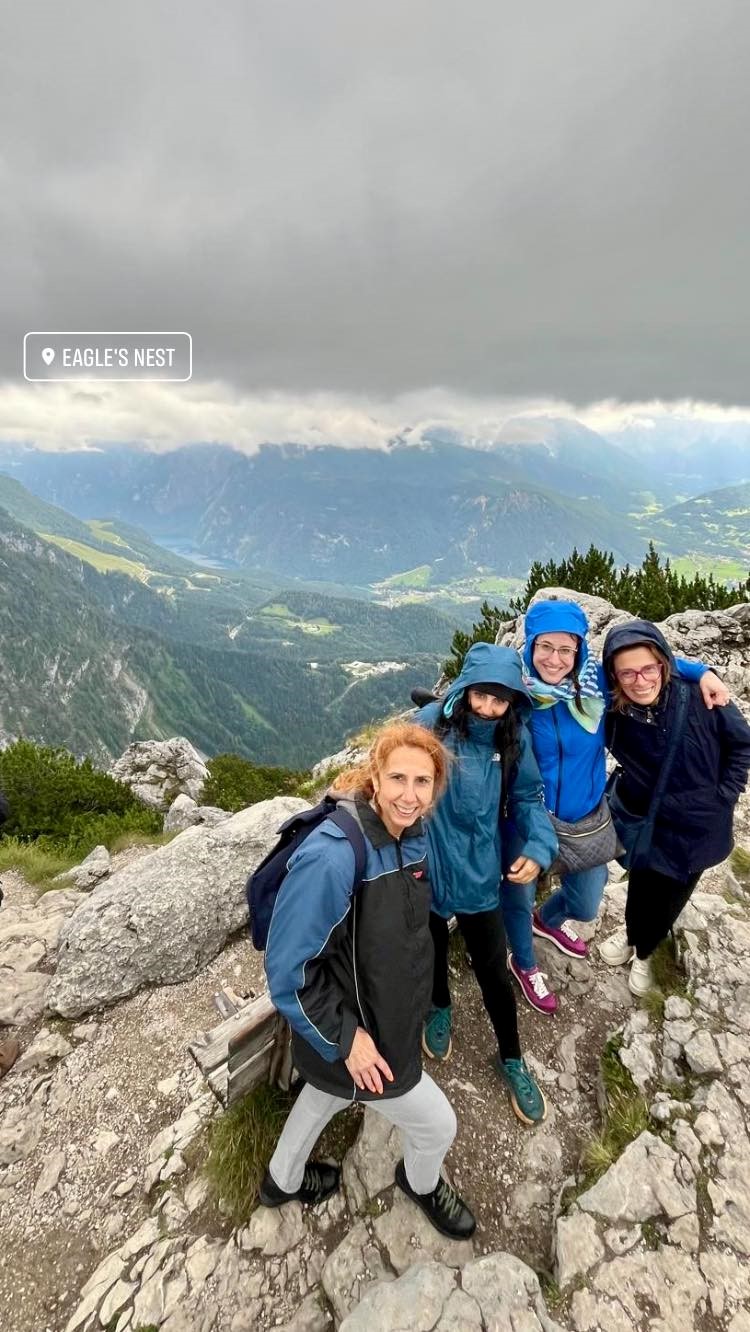Un selfie dall'alto delle Alpi Bavaresi, presso l’Eagle's Nest, con Roberta Schiavone, Sara Taglietti e Caterina Guiducci