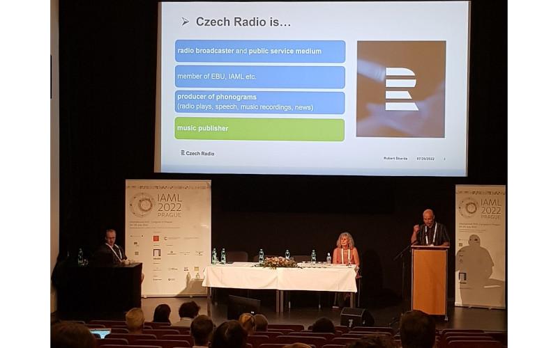 Robert Škarda hovoří na konferenci o funkci Českého rozhlasu (foto: nakladatelství Českého rozhlasu)