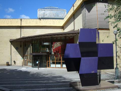 "GU - Artisten" av Axt - Eget arbete. Licensierad under Public Domain via Wikimedia Commons - http://commons.wikimedia.org/wiki/File:GU_-_Artisten.JPG#/media/File:GU_-_Artisten.JPG